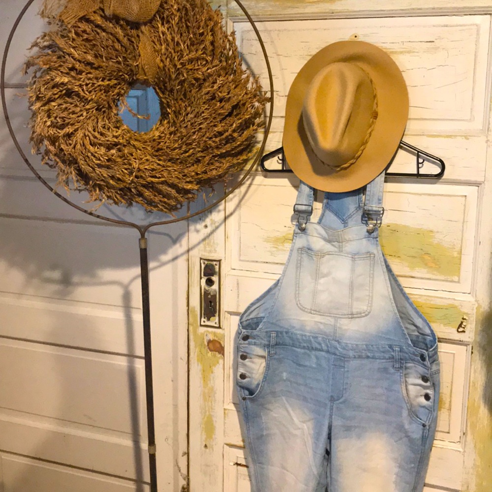 l.e.i. - light wash stretch overalls size Large